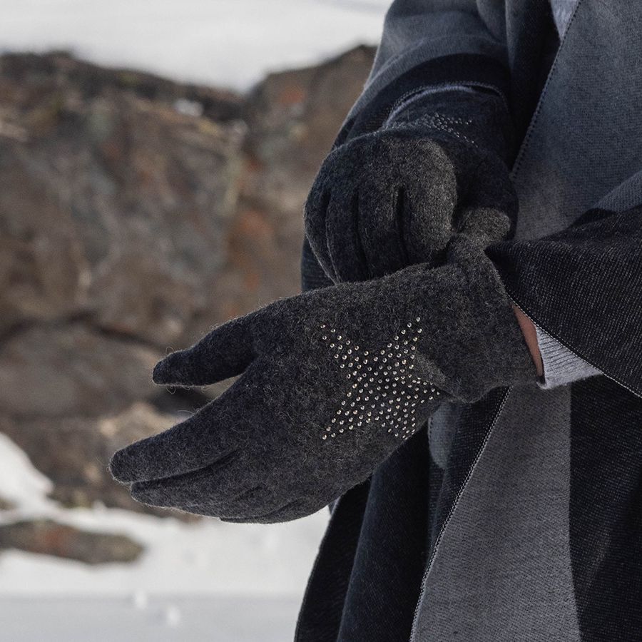 wool grey gloves