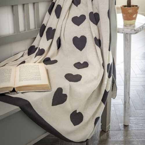 Knitted throw double sided heart design
