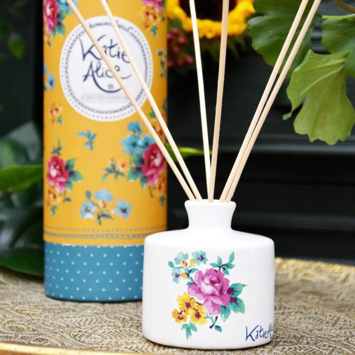 Amber lily scented reed diffuser