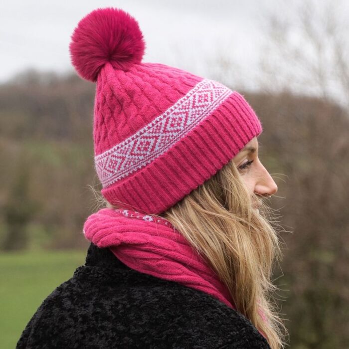 Cable Knit Bobble Hat - Pink