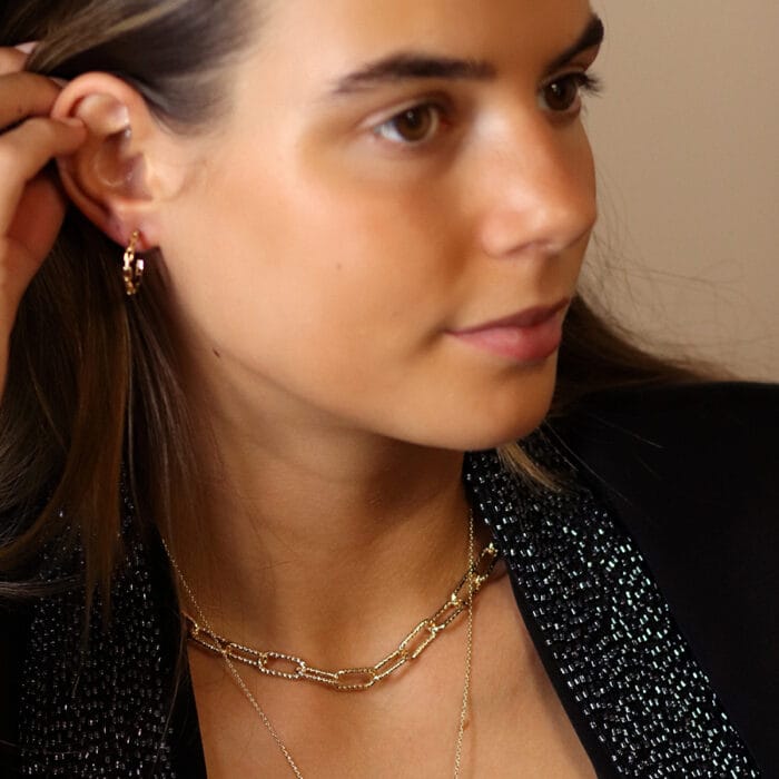 Golden textured link necklace