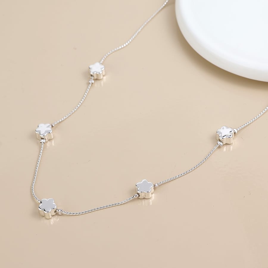 Silver plated flower necklace